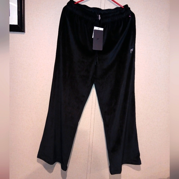 Fabletics Women Black Sweatpants New - Picture 1 of 4